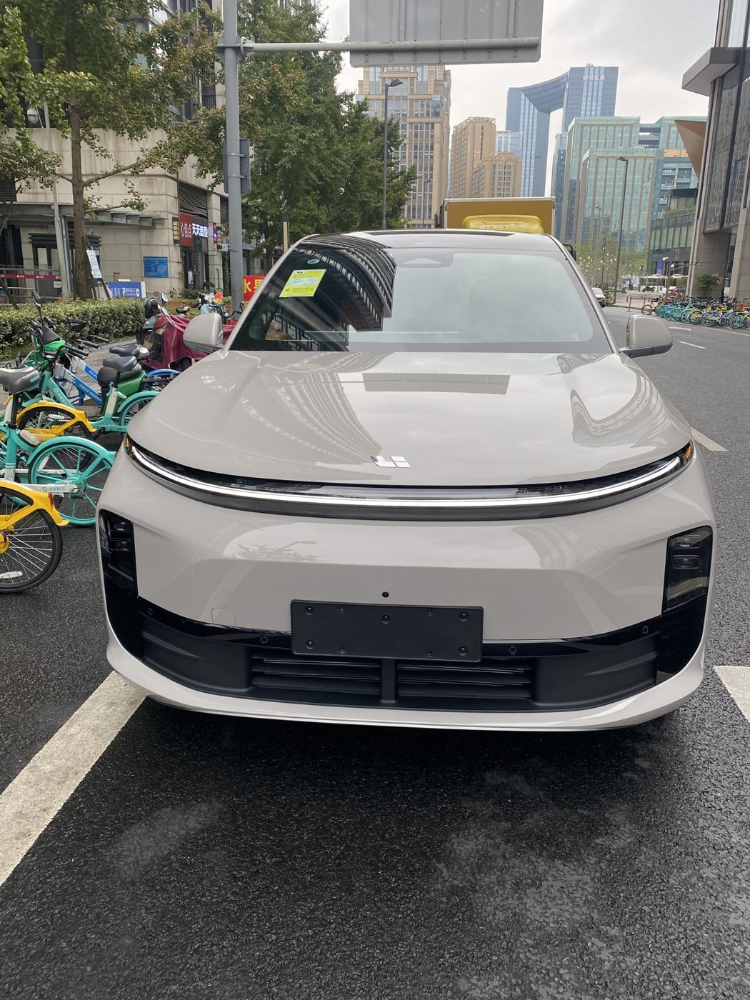玖鼎贵宾厅 MEGA 高压纯电 MPV